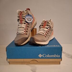 NWB Columbia Women's Sz 6 Waterproof Trailstorm Walking Shoes/Sneakers Tan Color